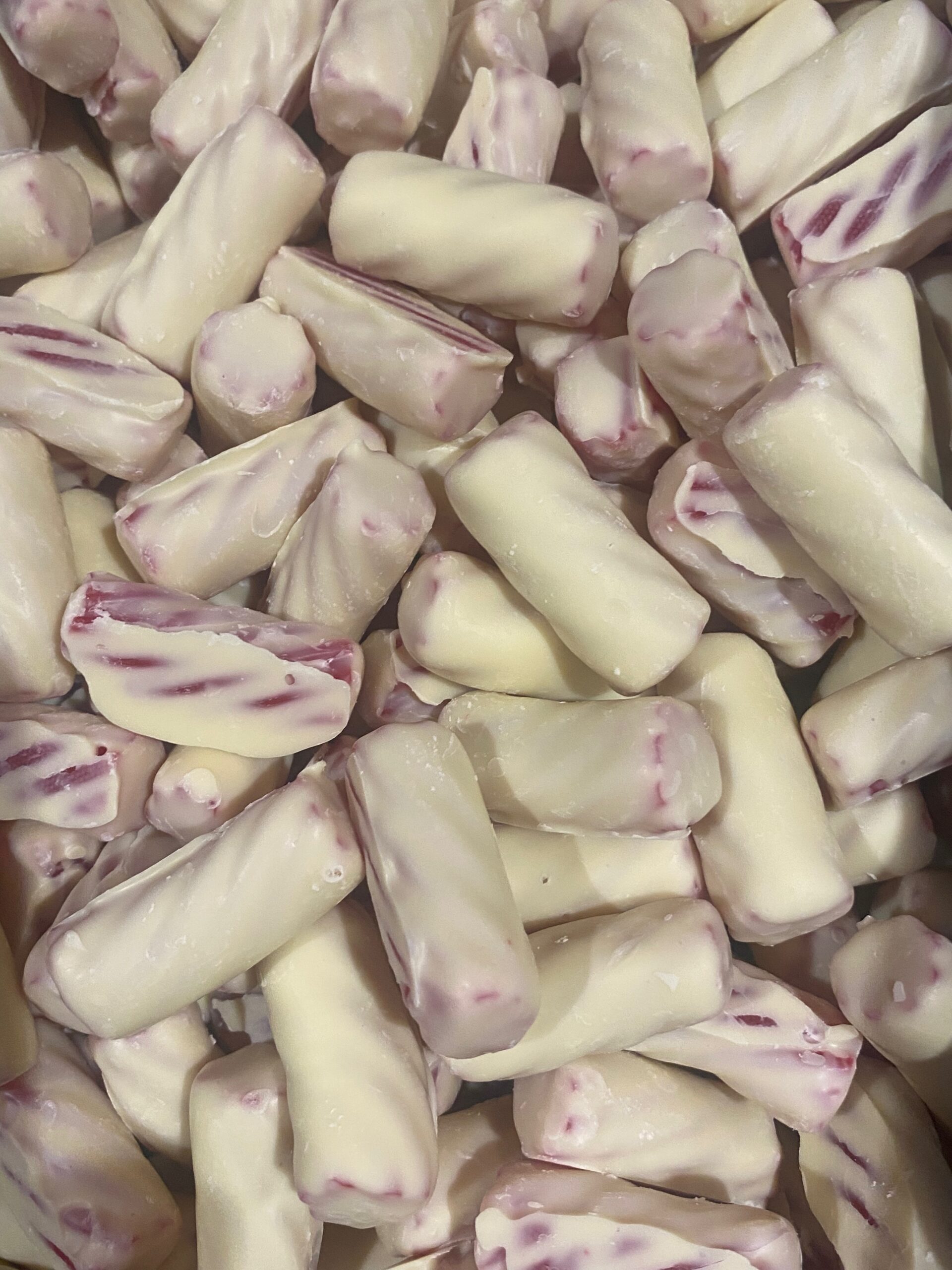 Liquorice Logs – Whte Strawberry 6kg